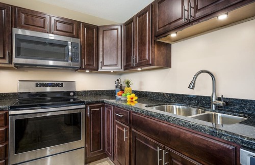 Historic Kailua Village Condominio | Kalanikai 306, Ocean View 1BR / 1BA, justo en el corazón de la ciudad de Kona.