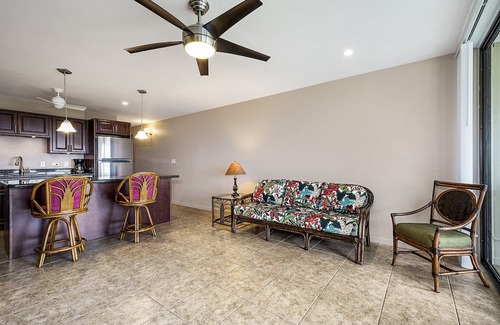 Historic Kailua Village Condominio | Kalanikai 306, Ocean View 1BR / 1BA, justo en el corazón de la ciudad de Kona.