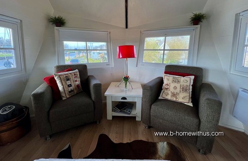 Schoorldam Casa | Idyllic holiday home in a beautiful location in a small harbor, Wifi