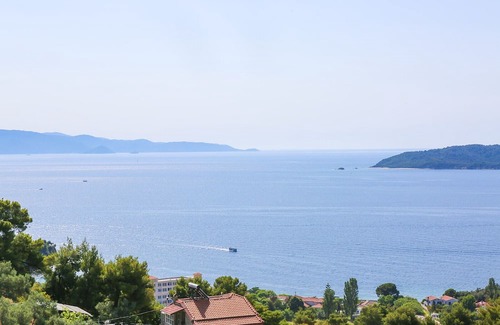 Achladies Apartamento | Best location deluxe apartment "Fire" in Villa Stratos near the sea amazing view