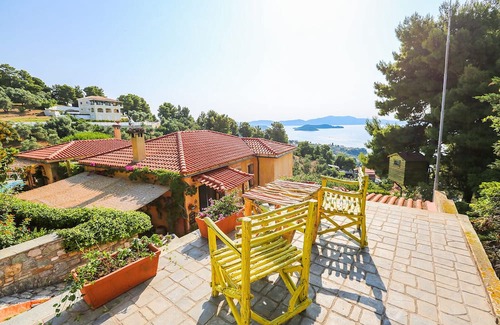 Achladies Apartamento | Best location deluxe apartment "Fire" in Villa Stratos near the sea amazing view