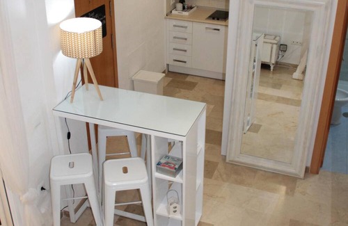 La Merced Apartamento | Art Flat in Picasso neighborhood