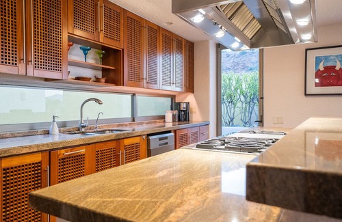Pedregal Casa | Contemporary, clean, spacious ocean view villa, huge pool, 2 blocks from Marina