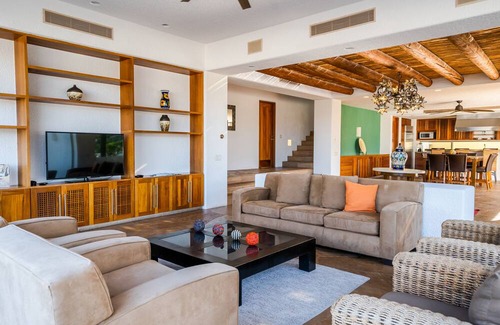 Pedregal Casa | Contemporary, clean, spacious ocean view villa, huge pool, 2 blocks from Marina