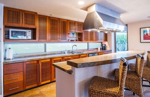 Pedregal Casa | Contemporary, clean, spacious ocean view villa, huge pool, 2 blocks from Marina
