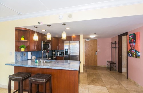 Waikiki Condominio | Bellamente remodelado 2 habitaciones Waikiki Condo - para 6 personas!