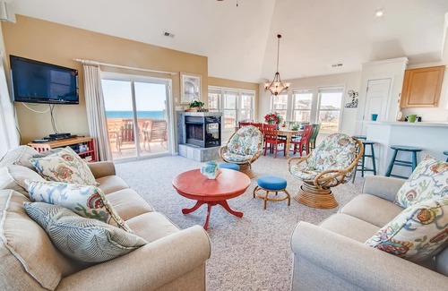 Rodanthe Casa | Perros bienvenidos! Semi-Oceanfront, Rodanthe w / Pool, jacuzzi, sala de juegos y sala multimedia