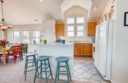 Rodanthe Casa | Perros bienvenidos! Semi-Oceanfront, Rodanthe w / Pool, jacuzzi, sala de juegos y sala multimedia