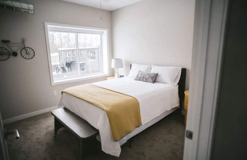 Bridgman Casa | The Driftwood (Room #16)