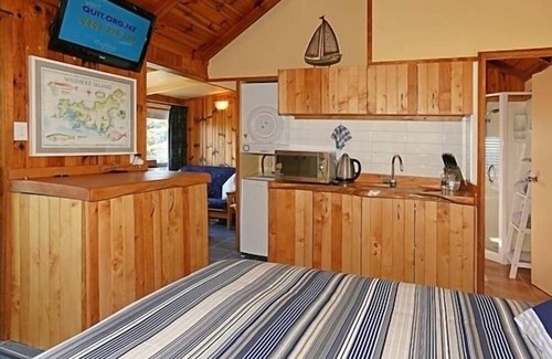 Waiheke Island Casa | SupaCute Cottage, Spa Bath,Dble Kayak, SKYTV, Wifi