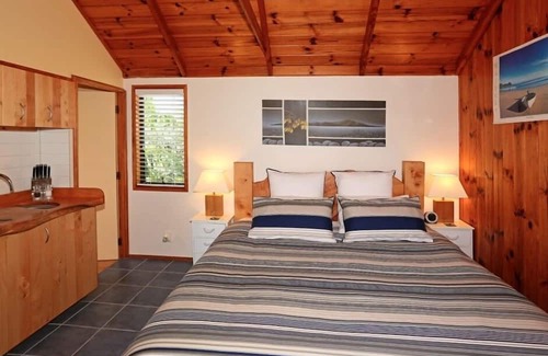 Waiheke Island Casa | SupaCute Cottage, Spa Bath,Dble Kayak, SKYTV, Wifi