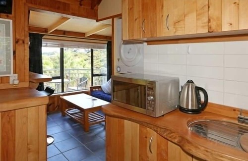Waiheke Island Casa | SupaCute Cottage, Spa Bath,Dble Kayak, SKYTV, Wifi