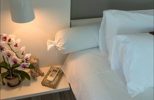 Su Thep Condominio | FULLY FURNISHED TOP FLOOR NEAR THE CITY