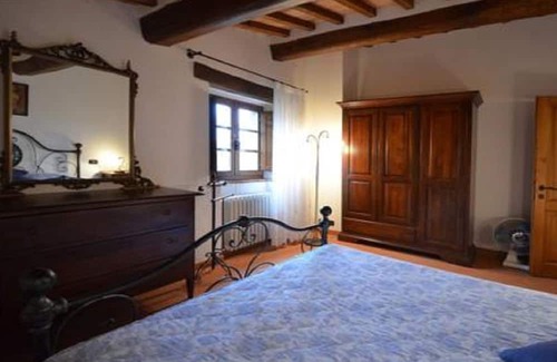 Castellina in Chianti Casa | Apartment with pool in village in Chainti
