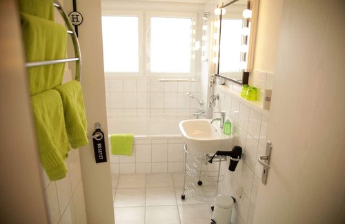Sandershausen Apartamento | Apartment, Hercules view, quiet, close to the city, WiFi, up to 7 pers., balcony, parking lot
