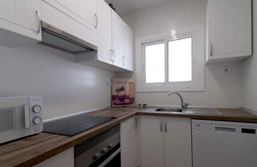L'Escala Villa | House with community pool and tennis to 500 meters from the beach