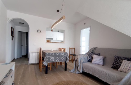 L'Escala Villa | House with community pool and tennis to 500 meters from the beach