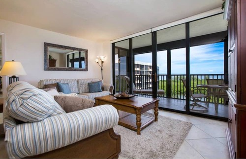 Vanderbilt Beach Condominio | WATER, WATER, EVERYWHERE! Spectacular Views From Every Room, 10th Floor Condo!