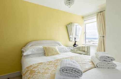Poole Apartamento | Ocean Escape - an apartment that sleeps 4 guests in 2 bedrooms