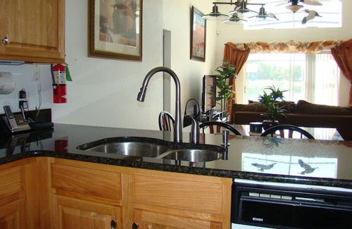 Lake Berkley Casa | Impresionante villa privada frente al lago, lujosamente mejorada con sala de juegos