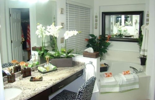 Lake Berkley Casa | Impresionante villa privada frente al lago, lujosamente mejorada con sala de juegos