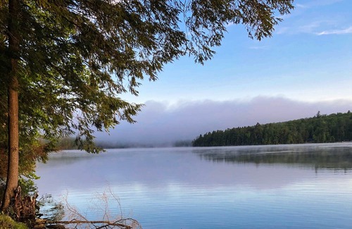 Saranac Lake Cabina | Cabina de pesca para todas las estaciones en el lago Colby, lago Saranac