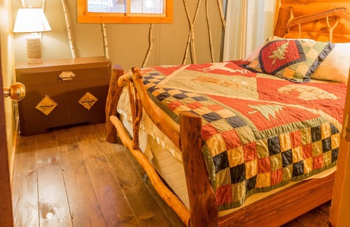 Saranac Lake Cabina | Cabina de pesca para todas las estaciones en el lago Colby, lago Saranac