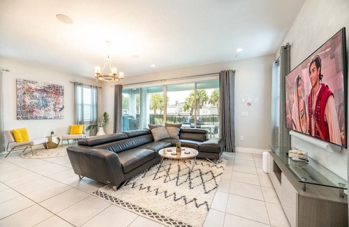 Reunion Casa | Modern Abode with Spillover Spa in Encore