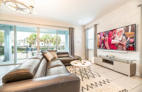Reunion Casa | Modern Abode with Spillover Spa in Encore