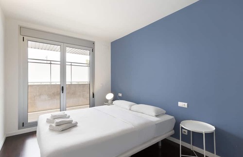 Sant Adria de Besos Apartamento | Olala Port Forum 3-Bedroom Apartment with Balcony