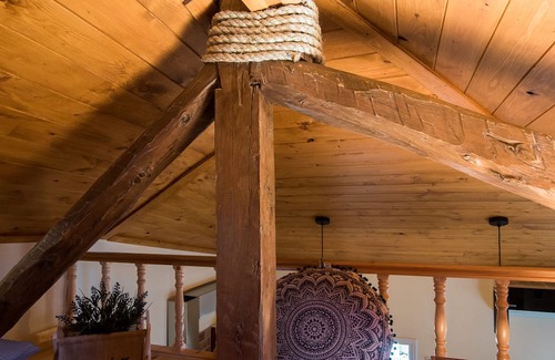 Chlomatiana Cabaña | Spiti Lagis - rustic cottage house with 1BR loft