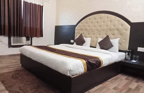 Bareilly Hotel | Clarks Collection Maanya