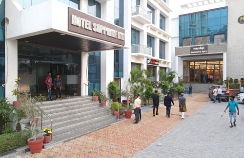 Siwan Hotel | Hotel Sapphire Inn Siwan With AC Room