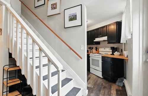 Divide Cabina | Charming Cabin W/Scenic Views Near Uc Health 2 Bedroom Cabin