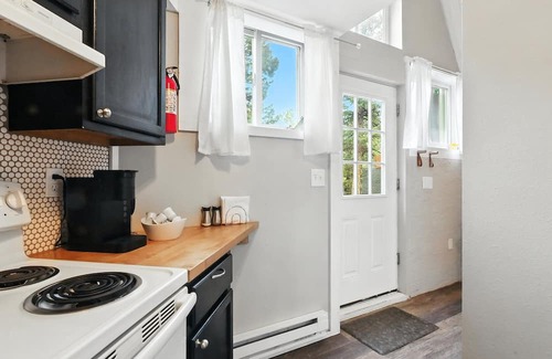 Divide Cabina | Charming Cabin W/Scenic Views Near Uc Health 2 Bedroom Cabin