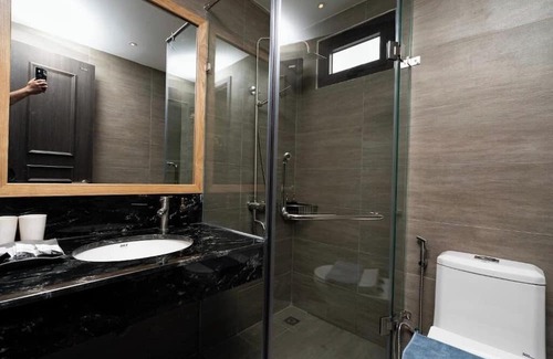 District 4 Hotel | Haven Hut Riverside Hotel
