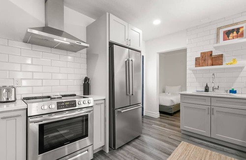 Courier City - Oscawana Casa | NEW Soho Home - Perfect Space for Families