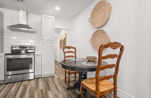 Courier City - Oscawana Casa | NEW Soho Home - Perfect Space for Families