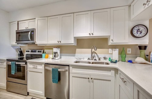 Butler Beach Condominio | Beachfront Bliss: St. Augustine Escape