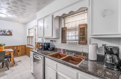 Memphis Casa | Tulip Tree Cottage