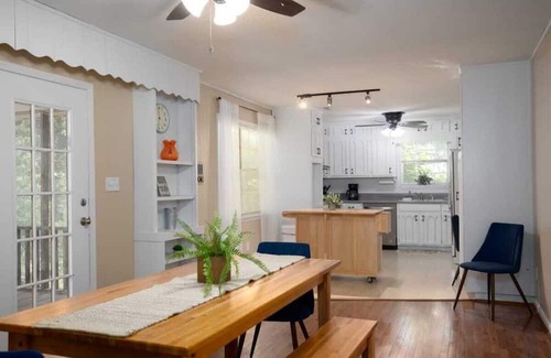 New Castle Casa | Monterey Drive Maison