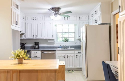 New Castle Casa | Monterey Drive Maison
