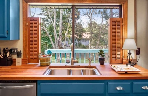 Madison Casa | Eastview Drive Jolly Green Giant