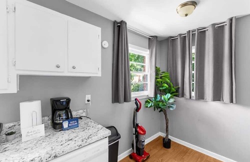New Castle Casa | Broadmoor Bungalow - Unit A