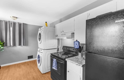 New Castle Casa | Broadmoor Bungalow - Unit A