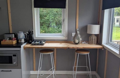 Kingswood Cabina | Tranquil Cabin Retreat in Welshpool