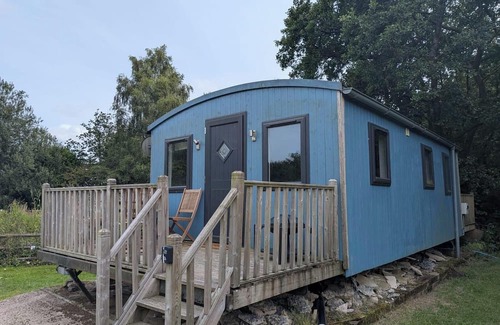 Kingswood Cabina | Tranquil Cabin Retreat in Welshpool
