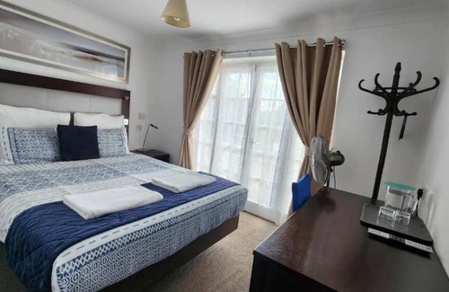 Horley Cama Y Desayuno | Gatwick Castle B&B