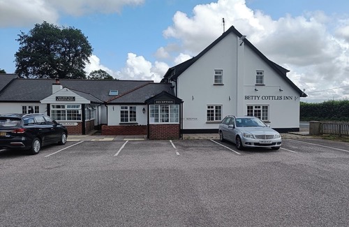 Graddon Cross Hotel | Betty Cottles Inn