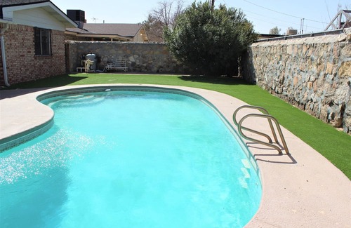 Northeast El Paso Apartamento | El Chuco Home W/Pool, Pool Table,15 min Downtown